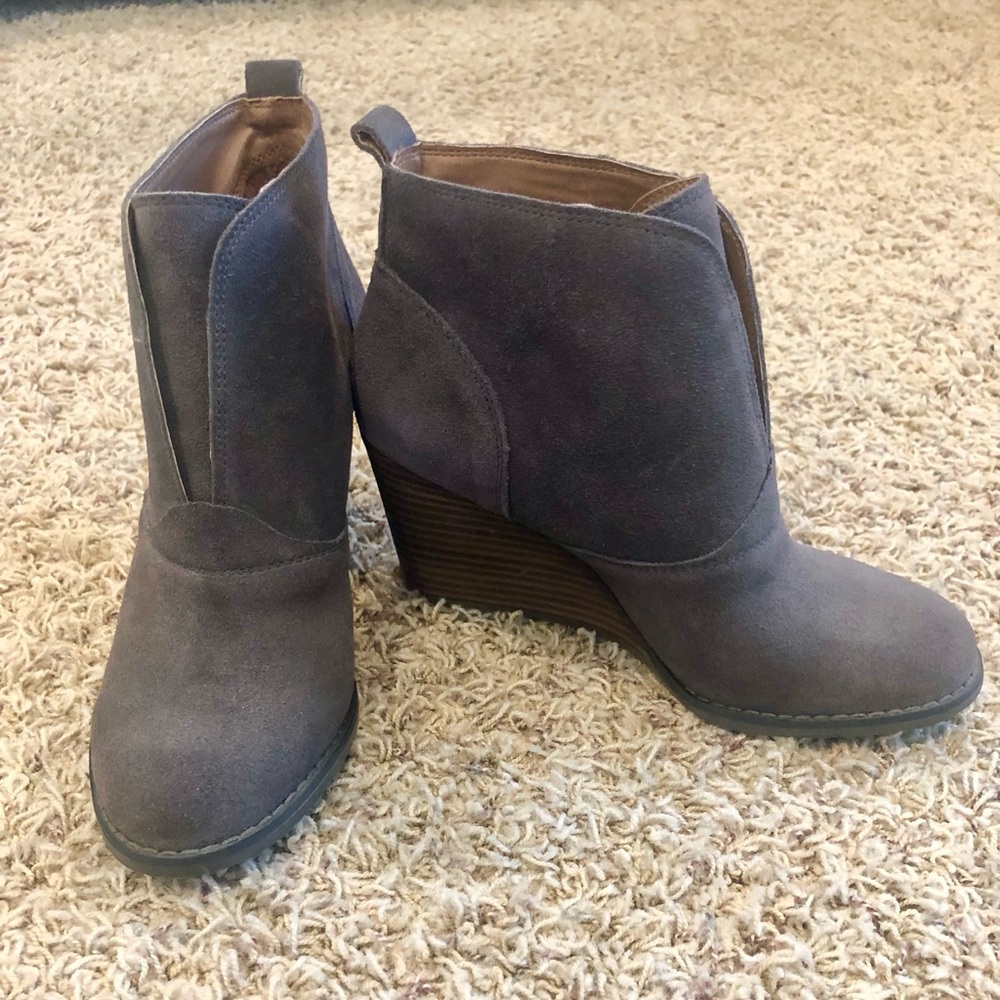 NWOT BCBGenerqtion Yestin grey suede boot with wedge heel